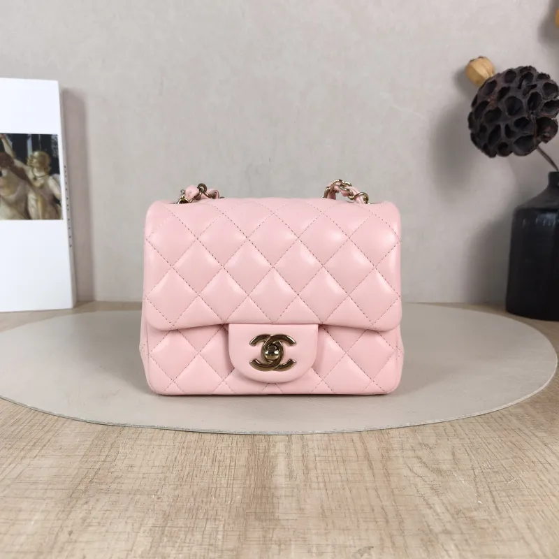 Chanel Crossbody Bag Edition Pink Lambskin 16.5 × 8 × 12.5 cm