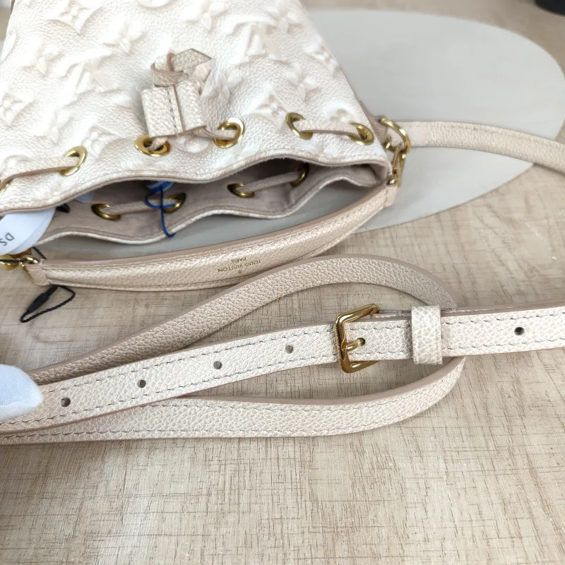 Louis Vuitton Shoulder Bag Petit Noé Bucket Bag Vintage Small 24 × 18 × 27 cm — detail view 5 of 11