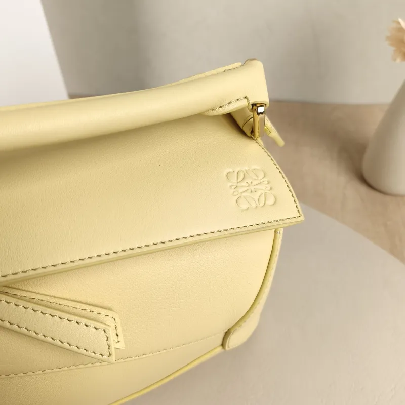 LOEWE Crossbody Bag Puzzle CC alfskin Small24 × 10.5 × 16.5 cm — detail view 1 of 13