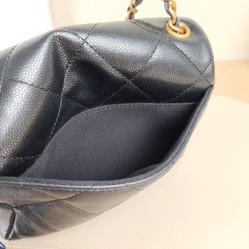 Chanel Crossbody Bag Edition Black Calfskinmini16.5 × 7 × 13 cm — detail view 9 of 15