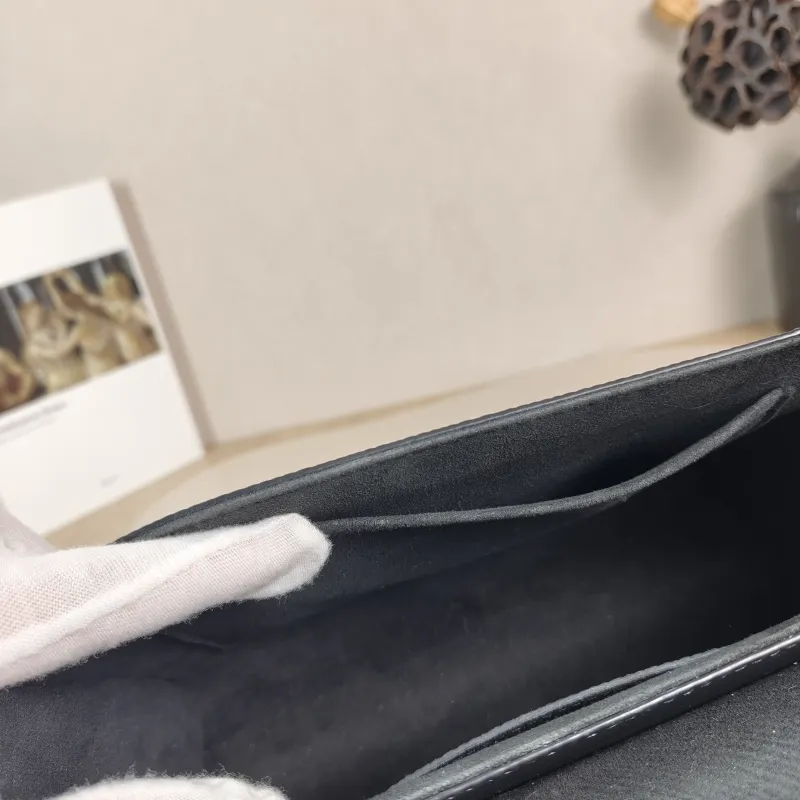 Louis Vuitton Crossbody Bag Twist Black Epi Embossed Calfskin Medium 23 × 9.5 × 17 cm — detail view 6 of 13