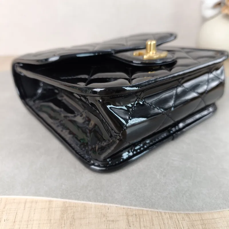 Chanel Crossbody Bag 22k Messenger Bag — detail view 1 of 11
