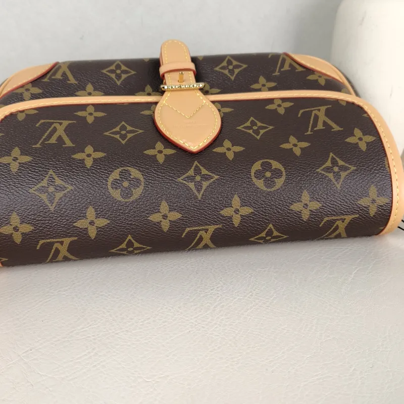 Louis Vuitton Crossbody Bag Shoulder Strap PVC Small 24 × 9 × 15 cm — detail view 3 of 15