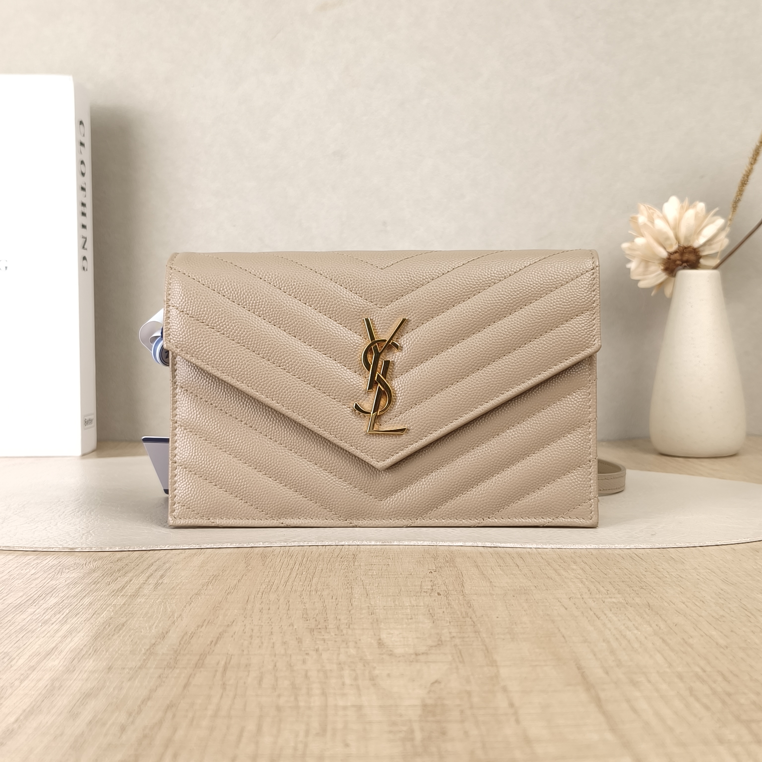 SAINT LAURENT Crossbody Bag CASSANDRE ENVELOPE Taupe Grained Calfskin One Size19 × 3.5 × 12.5 cm