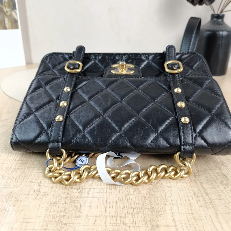 Chanel Crossbody Bag21b Black Calfskin One Size25 × 8 × 17 cm — detail view 11 of 13