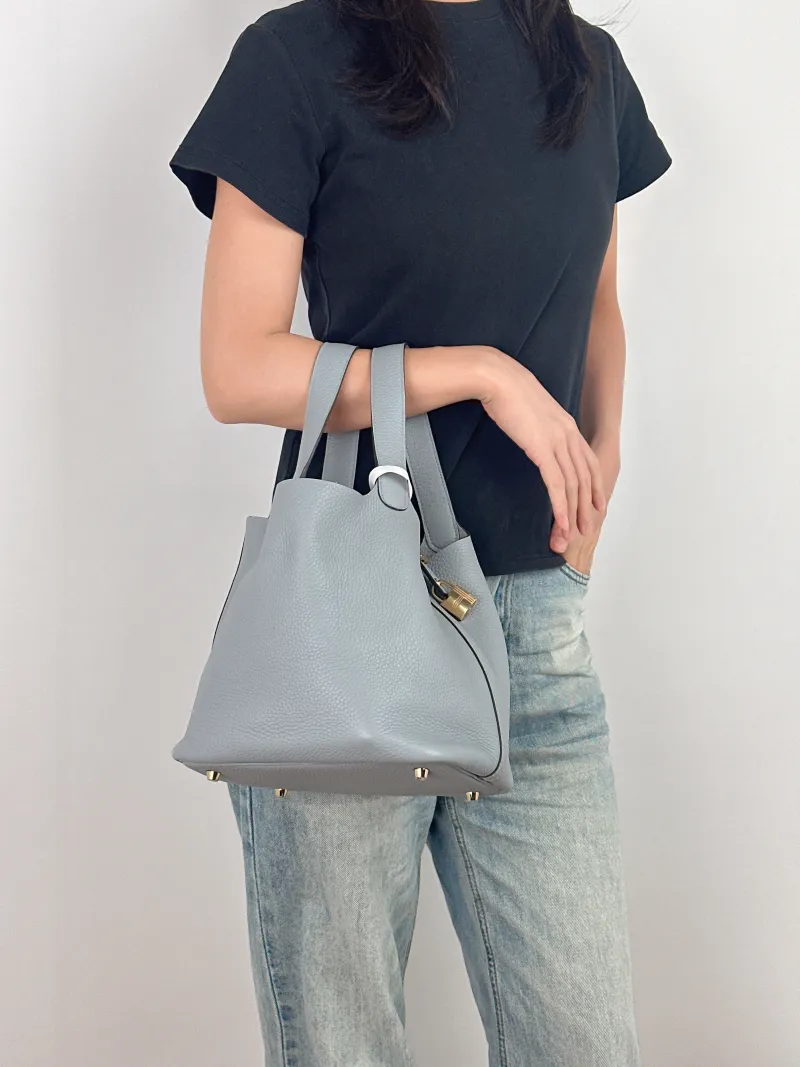 Hermès Top Handle Bag Picotin Lock 22 22 Taurillon Clemence TC Calfskin Medium 22 × 17 × 21 cm W — on-model view 2 of 2