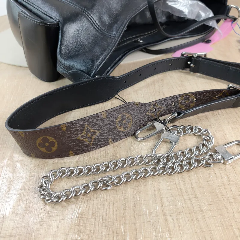 Louis Vuitton Crossbody Bag Carryall Cargo Vibe Black SL ambskin Small 33.5 × 15 × 23 cm — detail view 2 of 10