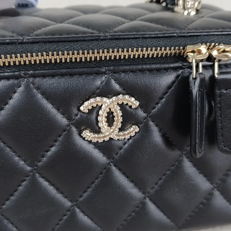 Chanel Crossbody Bag Black Lambskin One Size 16 × 8 × 9.5 cm — detail view 13 of 14