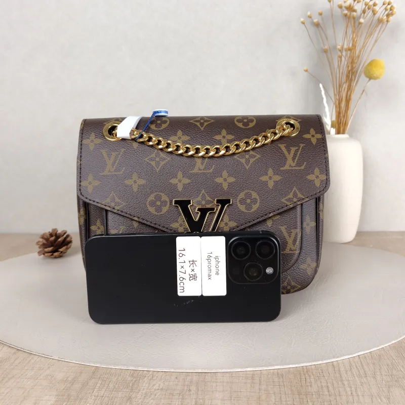Louis Vuitton Crossbody Bag Passy Messenger Bag Monogram PVC Small23 × 9 × 17 cm — cover view 4 of 6