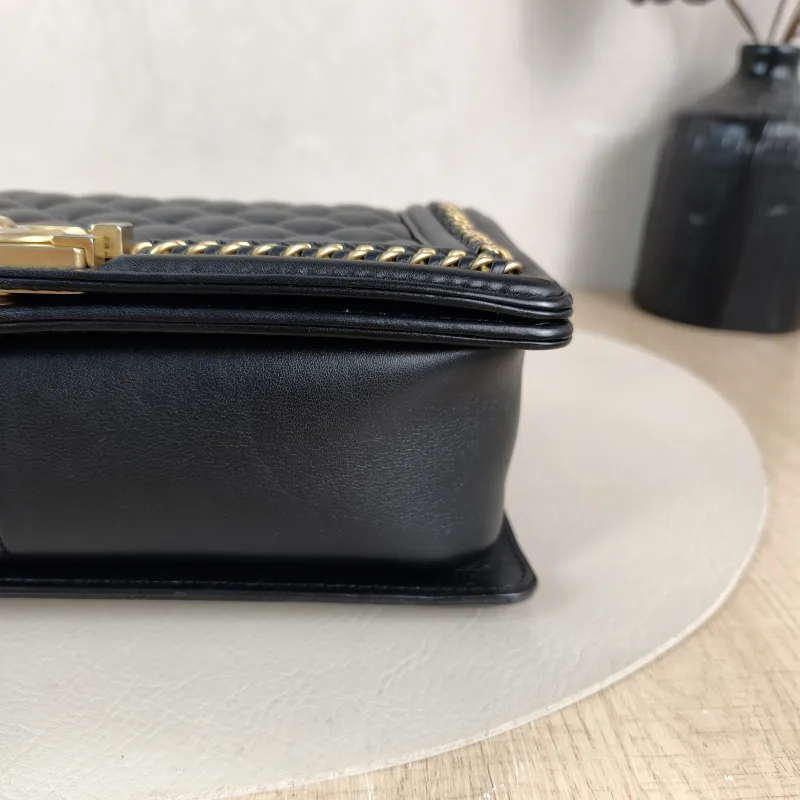 Chanel Crossbody Bag le boy Black Calfskin Medium 25 × 9 × 15 cm — detail view 4 of 12