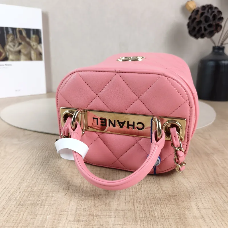 Chanel Crossbody Bag Trendy cc Crossbody Bag Pink Lambskin One Size15.5 × 12 × 16 cm — detail view 11 of 12