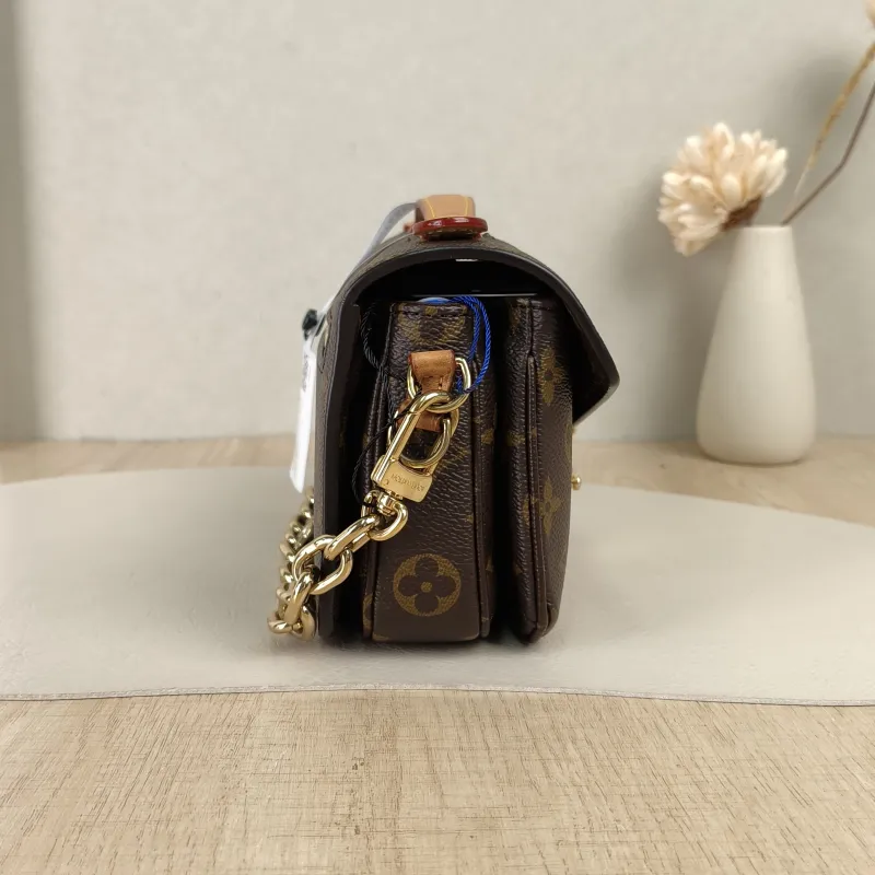Louis Vuitton Crossbody Bag Pochette Métis East West Monogram PVC Small21.5 × 6 × 13.5 cm — detail view 5 of 18