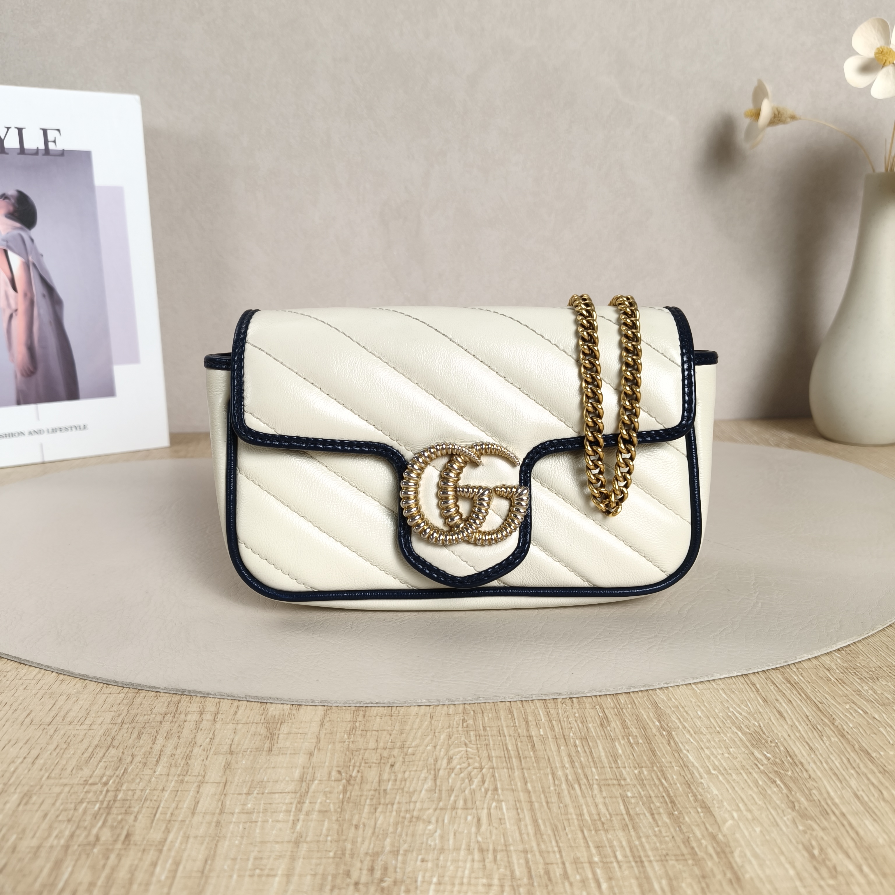 GUCCI Crossbody Bag GG Marmont Mini Marmont Mini White Calfskinmini16.5 × 4.5 × 9.5 cm
