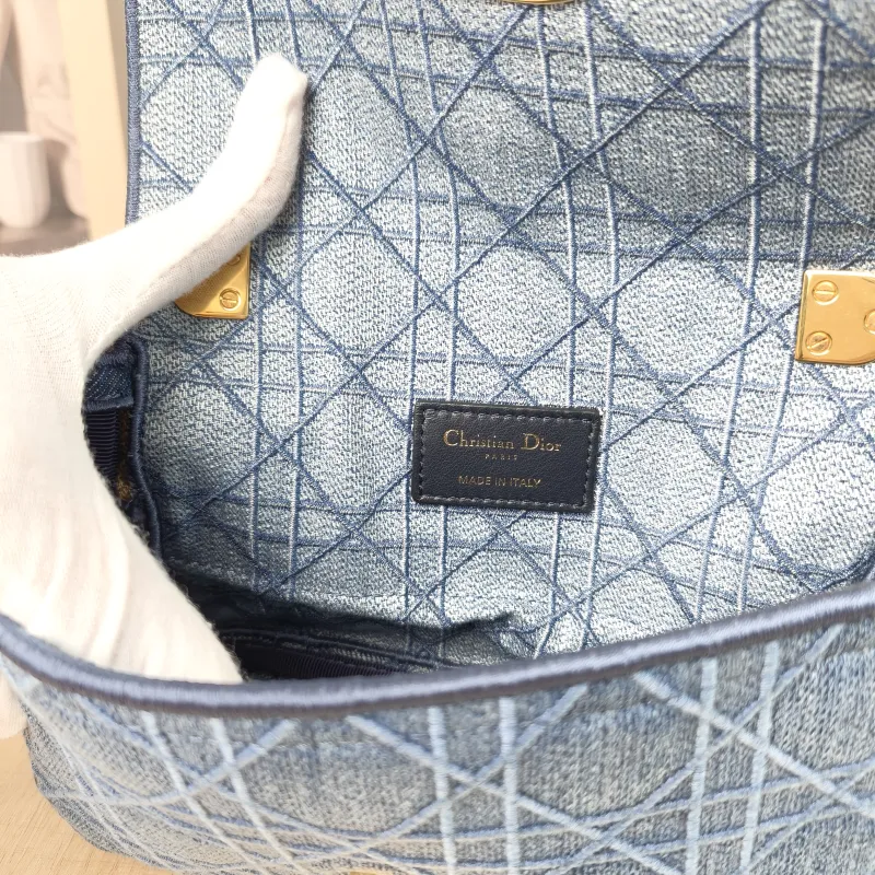 DIOR Crossbody Bag Caro Chain Bag Blue Small 20 × 7 × 13.5 cm — detail view 5 of 10
