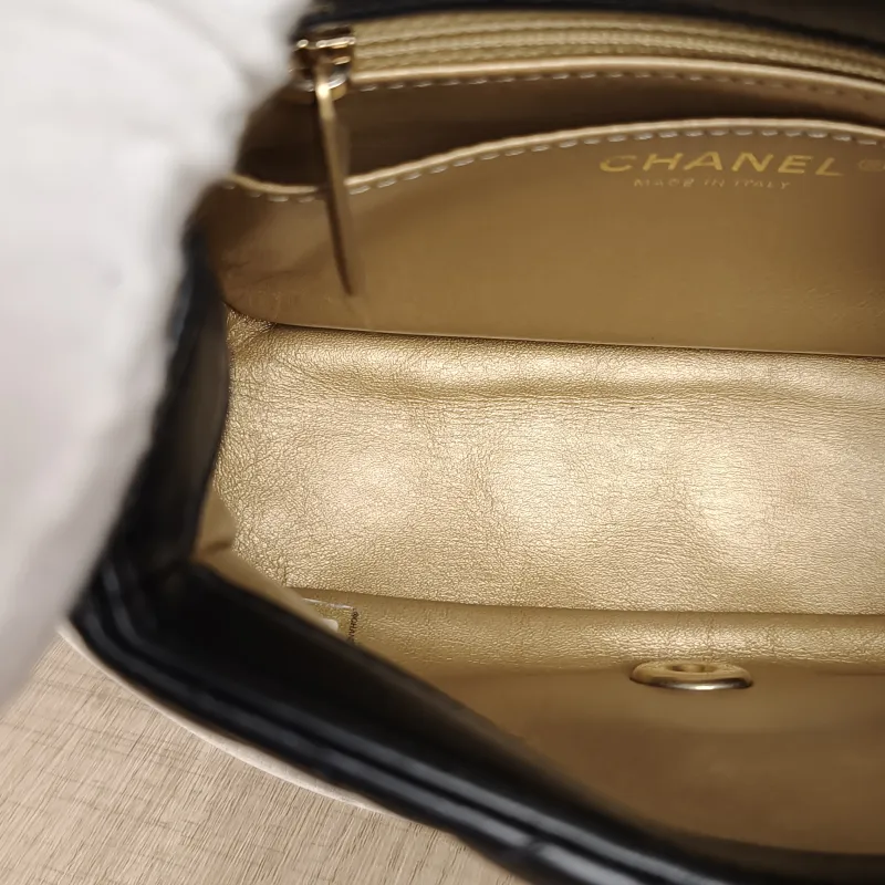 Chanel Crossbody Bag Black Lambskin One Size17 × 8 × 13.5 cm Conditioned — detail view 11 of 16