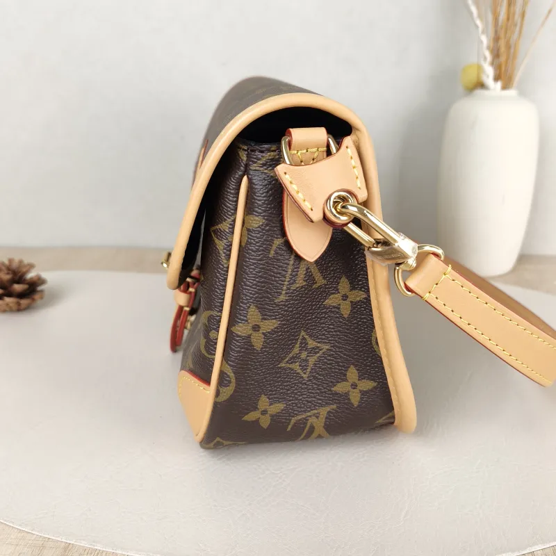 Louis Vuitton Crossbody Bag Shoulder Strap PVC Small 24 × 9 × 15 cm — detail view 14 of 15