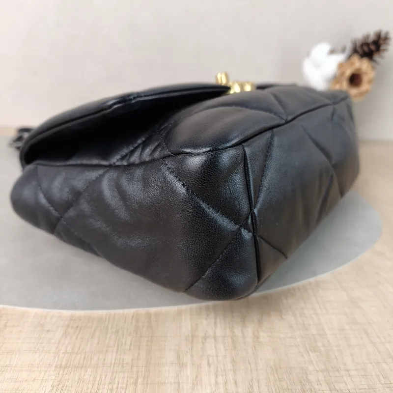 Chanel Crossbody Bag 19Bag Black SL ambskin Small 26 × 9 × 16 cm Microchip Edition — detail view 6 of 12