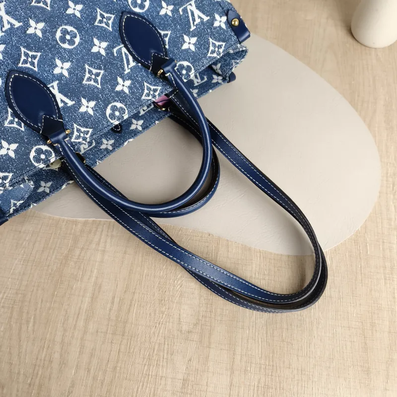 Louis Vuitton Shoulder Bag Onthego Medium Blue Medium 31 × 14 × 24 cm — detail view 3 of 10
