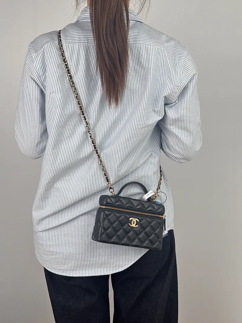 Chanel Crossbody Bag lp Box Bag Black Lambskin One Size 19.5 × 5 × 17 cm — on-model view 2 of 3
