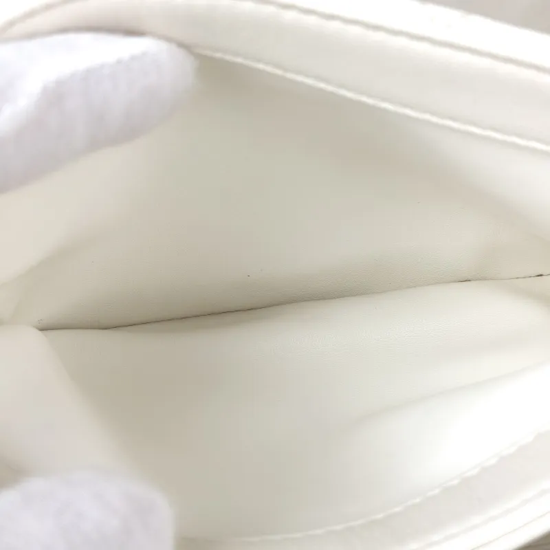 Chanel Crossbody Bag Trendy CC White Lambskinmini19.5 × 8 × 14.5 cm — detail view 2 of 17