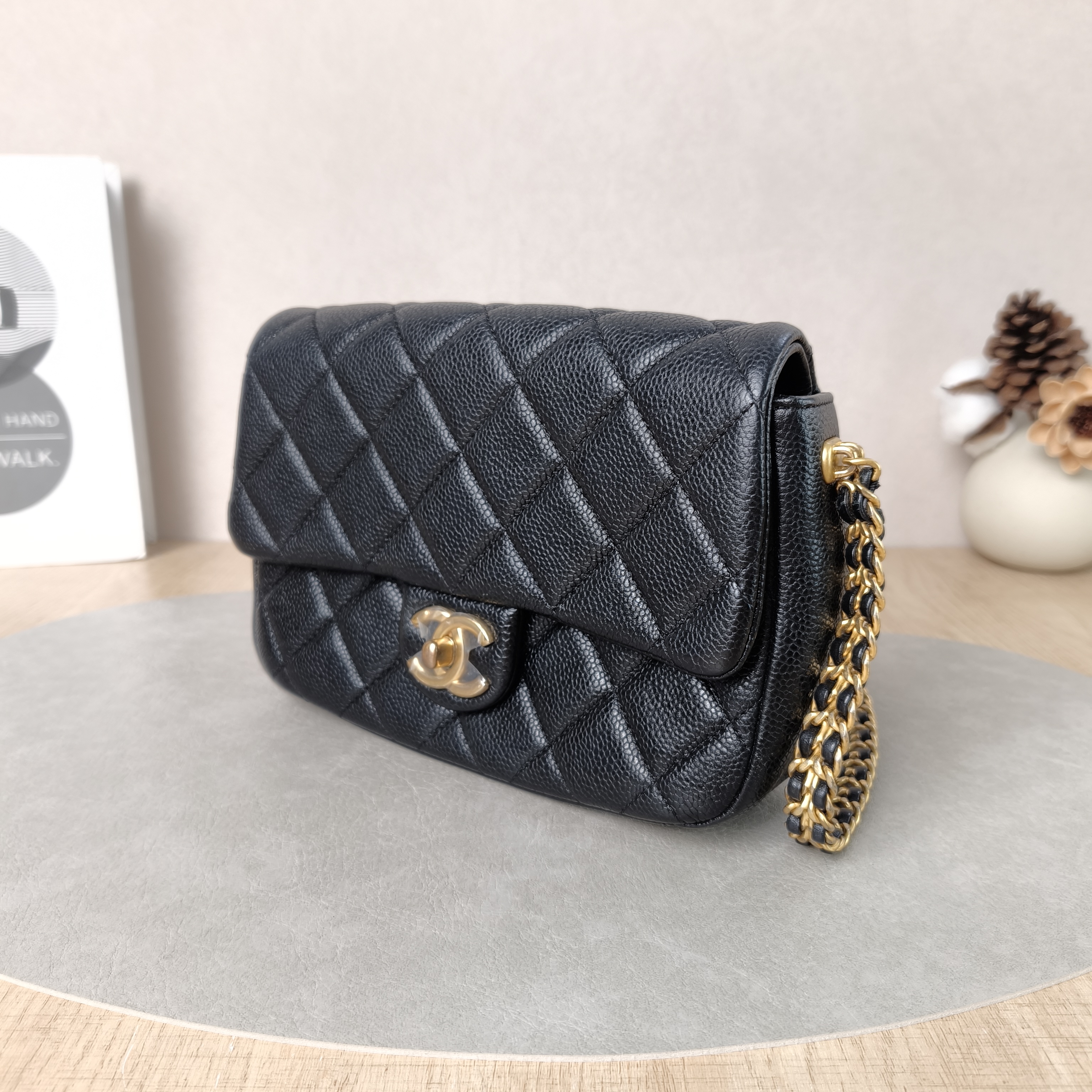 Chanel Crossbody Bag Black Grained Calfskin One Size21 × 7 × 15 cm — cover view 2 of 5