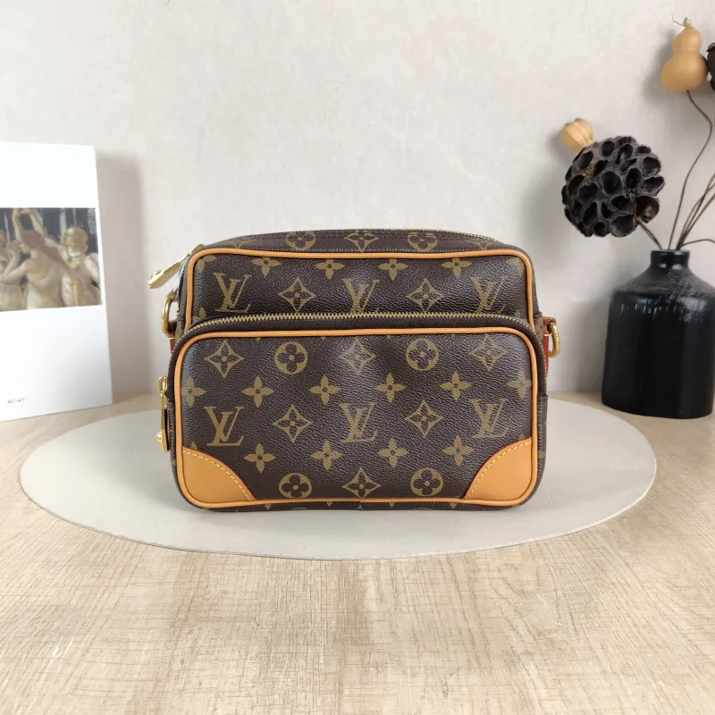 Louis Vuitton Crossbody Bag Nil Messenger Bag Monogram PVC One Size 25 × 11 × 17.5 cm