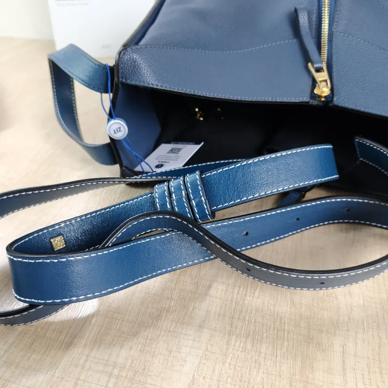 LOEWE Crossbody Bag Hammock Navy Calfskin Medium 29 × 14 × 32 cm — detail view 2 of 9