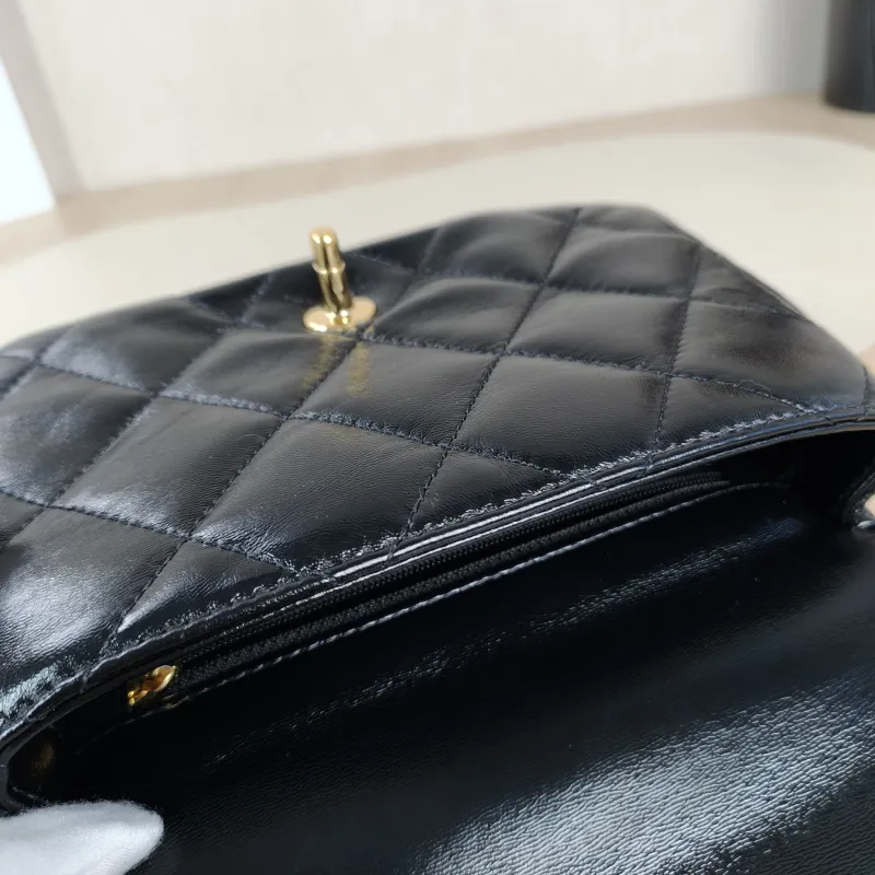 Chanel Crossbody Bag Black Lambskinmini19 × 8.5 × 14 cm — detail view 8 of 15