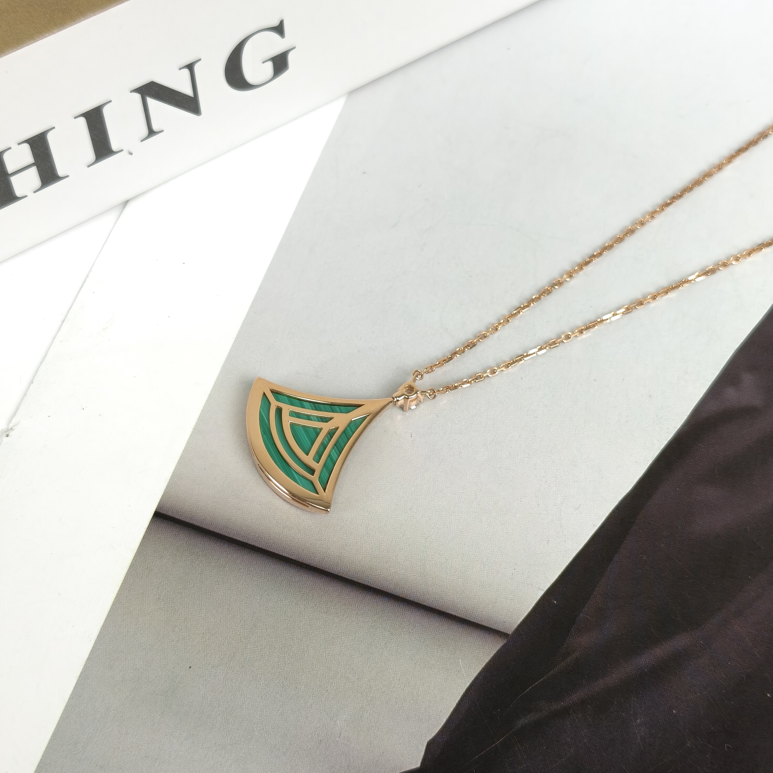 Bvlgari Divas'Dream Pavé Diamond Necklace 18k Rose Gold · Authenticity Card · Box · 42㎝ — cover view 6 of 10