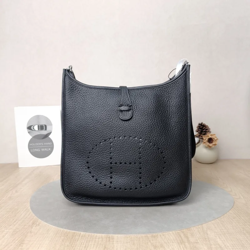 Hermès Crossbody Bag Evelyne 29 29Black Clemence Taurillon TC Calfskin Small29 × 8 × 30 cm