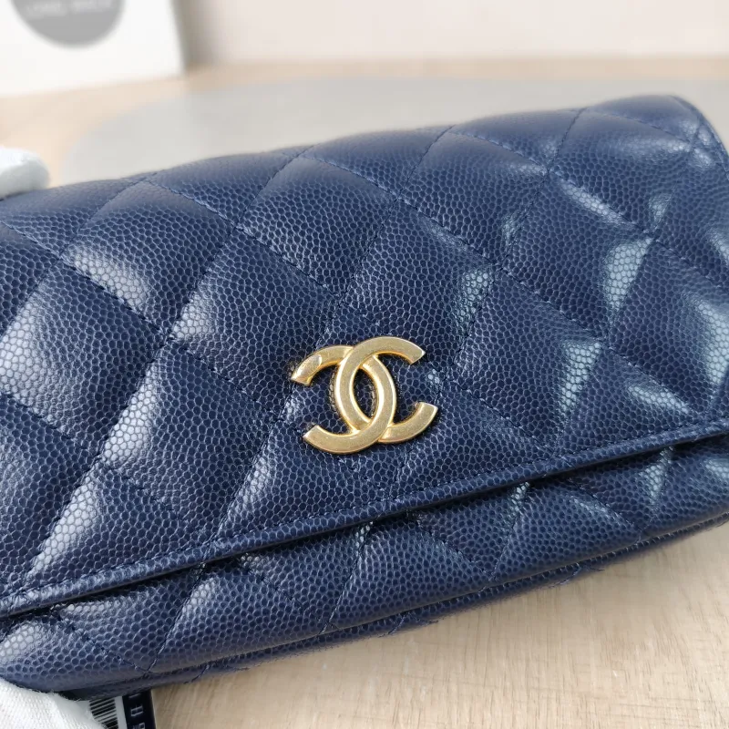 Chanel Crossbody Bagcf Crossbody Bag Blue Grained Calfskin One Size17.5 × 4 × 10 cm — detail view 2 of 12