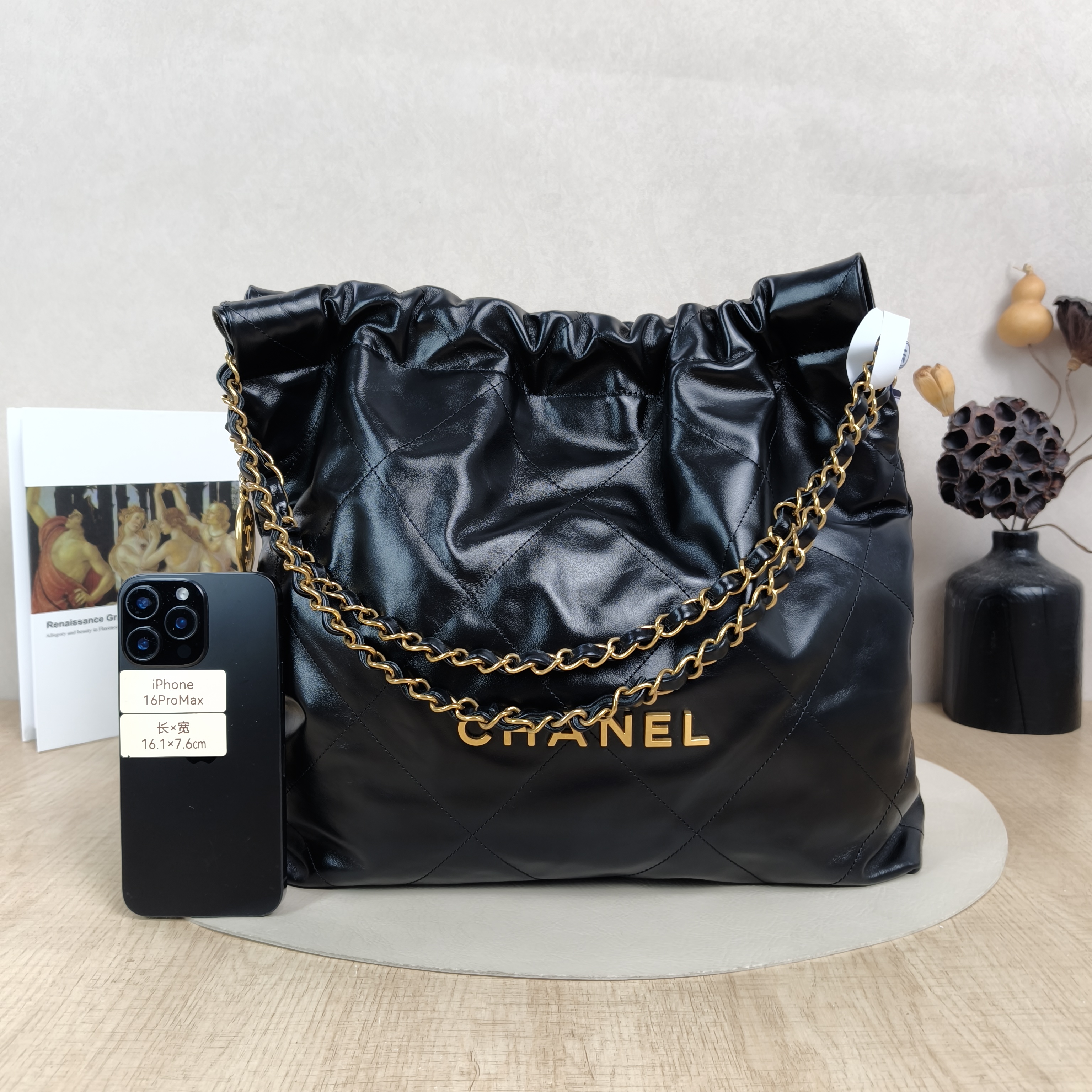 Chanel Shoulder Bag22Bag Black CC alfskin Medium39 × 8 × 42 cm — cover view 6 of 6