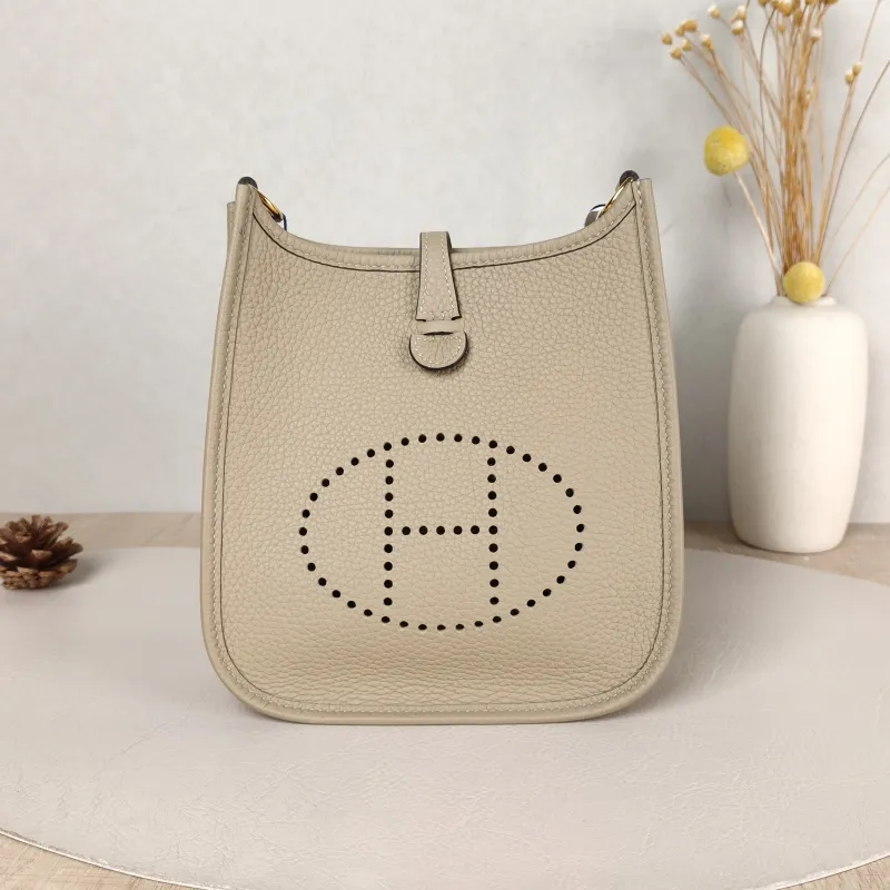 Hermès Crossbody Bag Evelyne Mini 16 Mini 16 S2 TC Calfskin Mini 17 × 5.5 × 18 cm K