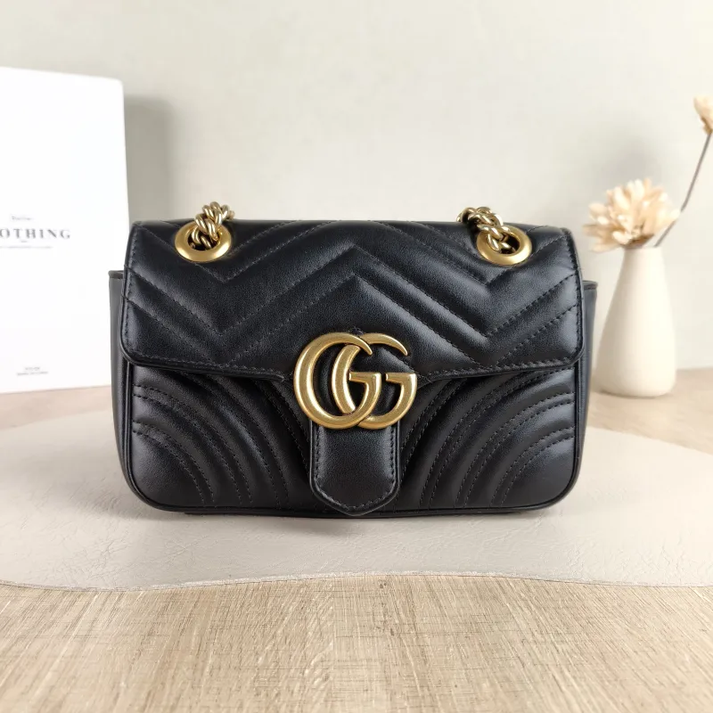 GUCCI Crossbody Bag GG Marmont Small Marmont 22 Black CC alfskin Small 22 × 6 × 13 cm
