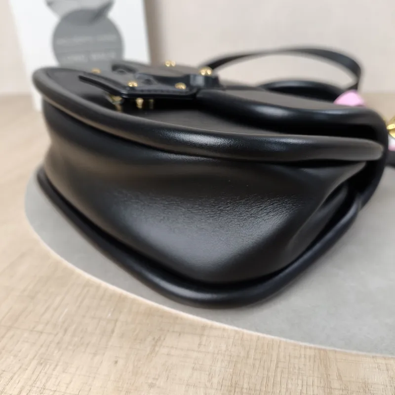 Louis Vuitton Crossbody Bag Hide and Seek Messenger Bag Black Epi Embossed Calfskin One Size21 × 8 × 15 cm — detail view 4 of 18