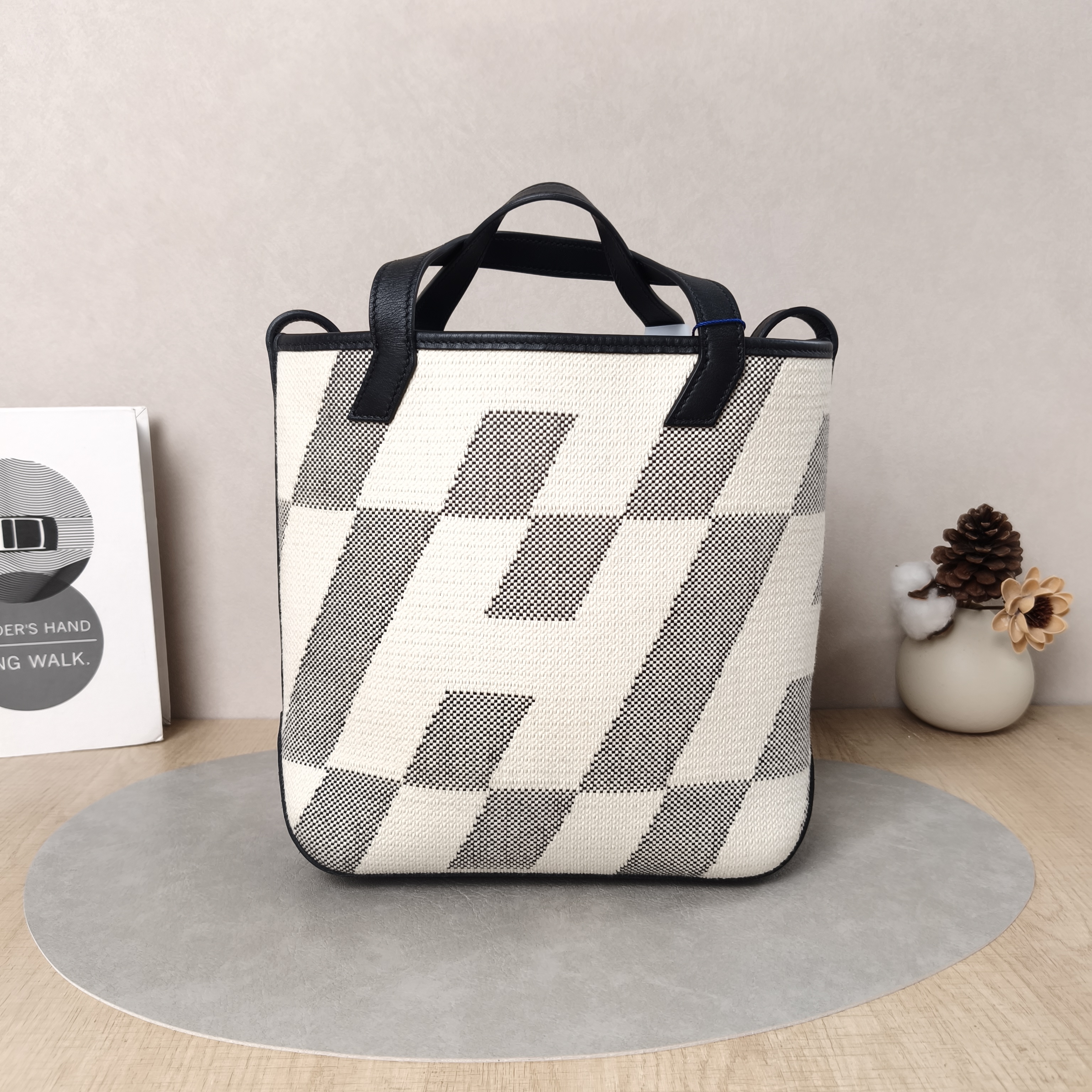 Hermès Crossbody Bag Cabas 27 HT op Handle Crossbody Bag Grey Canvas · Swift Calfskin 27 × 9.5 × 24.5 cm
