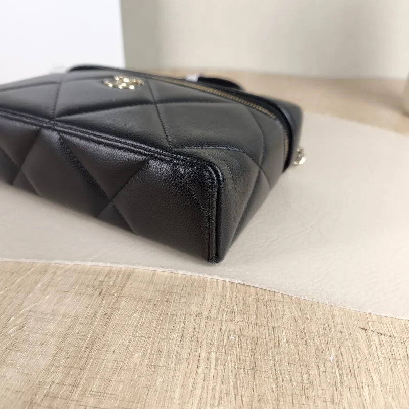Chanel Crossbody Bag lp Box Bag Top Handle Crossbody Bag Black Calfskin 19.5 × 5 × 12 cm — detail view 10 of 12