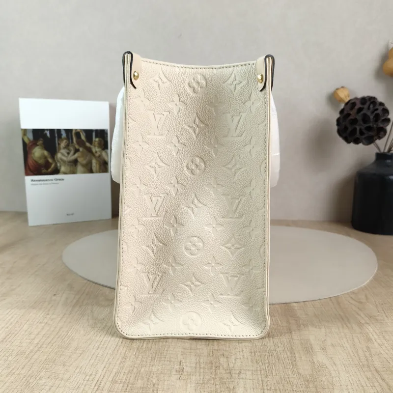 Louis Vuitton Shoulder Bag Onthego Medium White Empreinte Embossed Calfskin Medium 35 × 14 × 27 cm — detail view 6 of 12