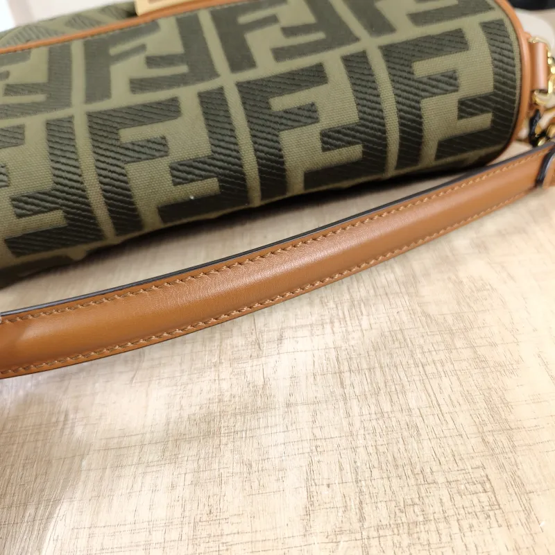 FENDI Crossbody Bag Baguette Baguette Bag Green Canvas Medium27 × 6 × 15 cm — detail view 10 of 13