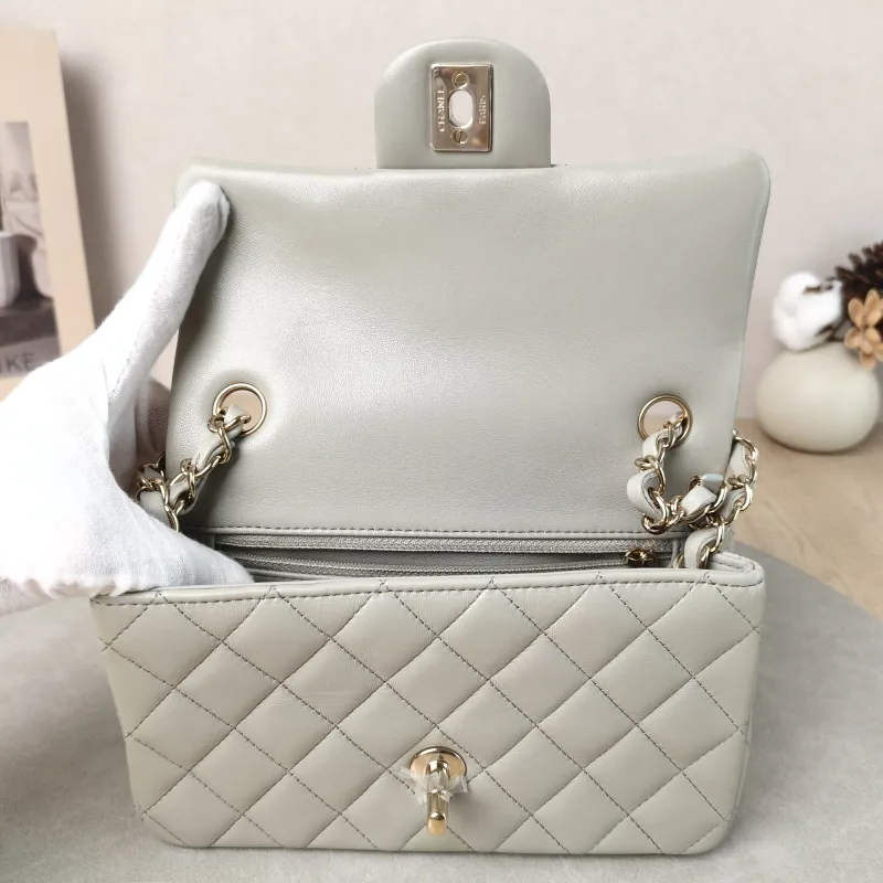 Chanel Crossbody Bag Classic Flap Large Mini CF Mini Green Lambskin mini 20 × 6 × 12 cm — detail view 4 of 13