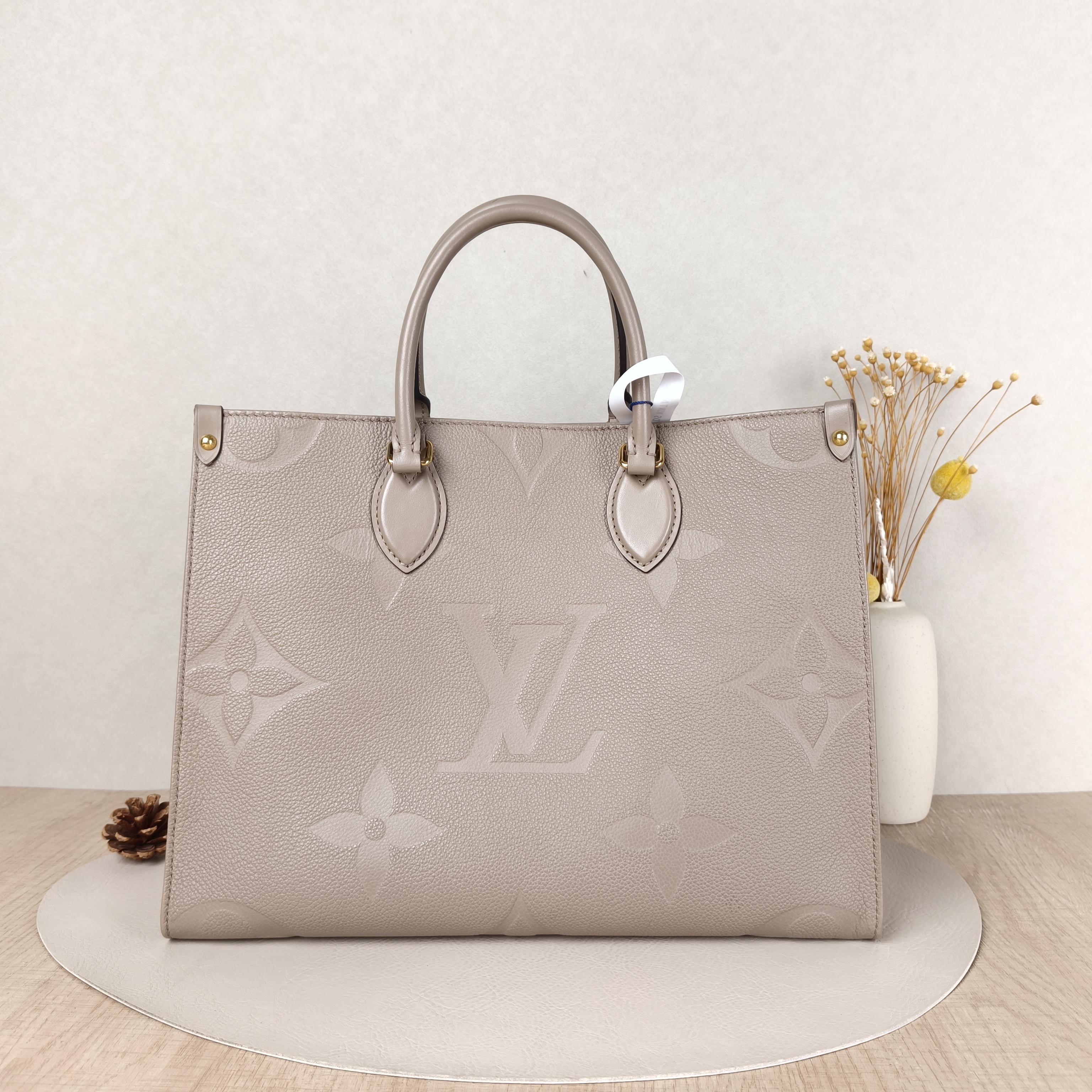 Louis Vuitton Shoulder Bag Onthego Medium Empreinte Embossed Calfskin Medium35 × 14 × 27 cm