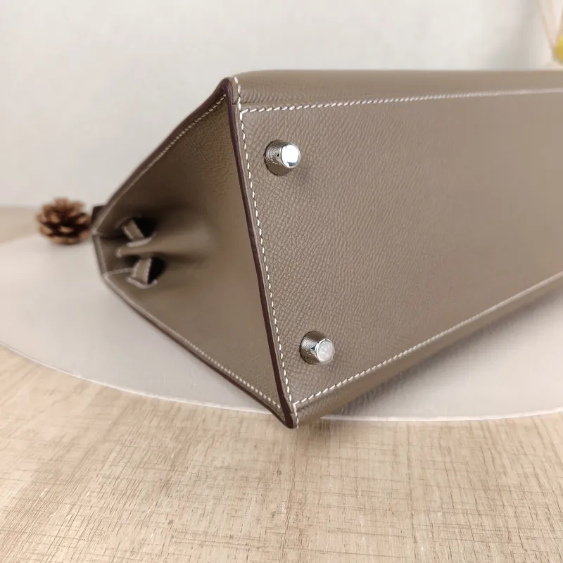 Hermès Shoulder Bag Kelly 28 Silver-Tone Hardware18 Epsom Calfskin Medium28 × 10 × 22 cm — detail view 1 of 13