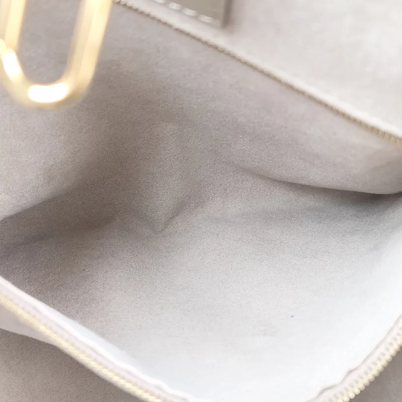 Louis Vuitton Shoulder Bag Onthego Medium · White Monogram Empreinte Embossed Calfskin Medium 35 × 14 × 27 cm — detail view 6 of 11