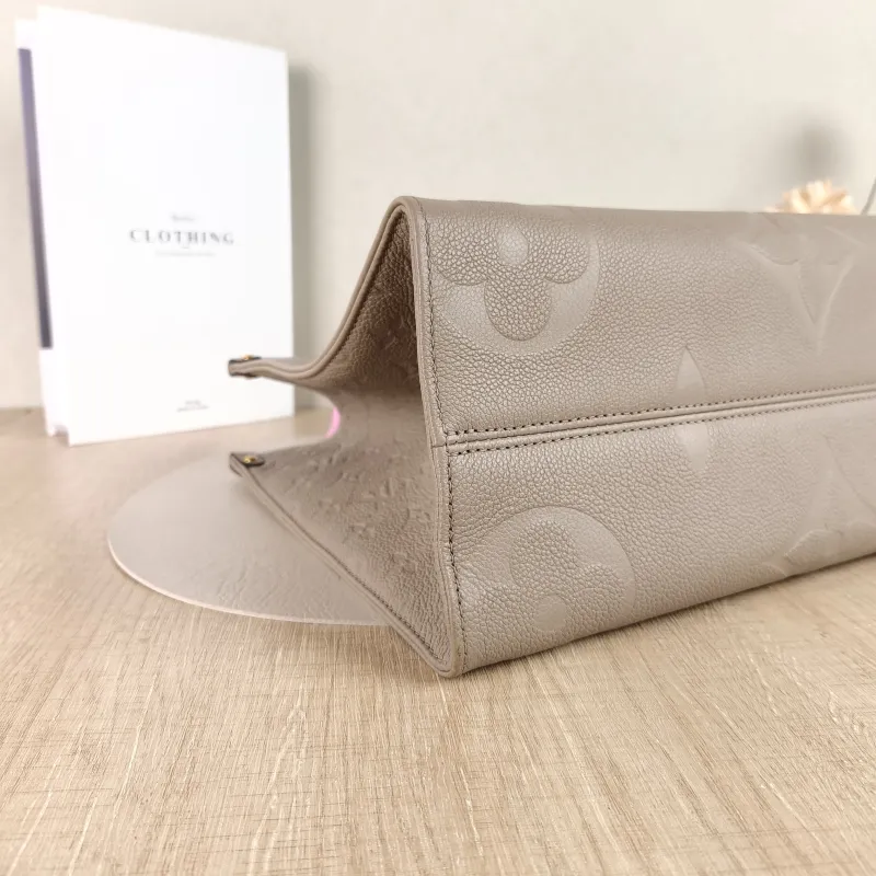 Louis Vuitton Shoulder Bag Onthego Medium Monogram Empreinte Embossed Calfskin Medium 35 × 14 × 27 cm — detail view 2 of 10