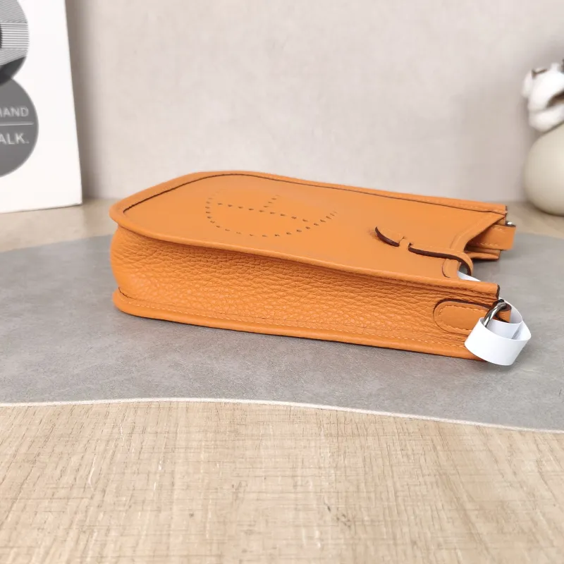 Hermès Crossbody Bag Evelyne Mini 16 Mini 16 TC Calfskin Mini 17 × 5.5 × 18 cm G — detail view 4 of 10