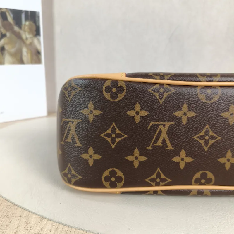 Louis Vuitton Crossbody Bag Boulogne PVC Small26 × 9.5 × 16 cm — detail view 7 of 11