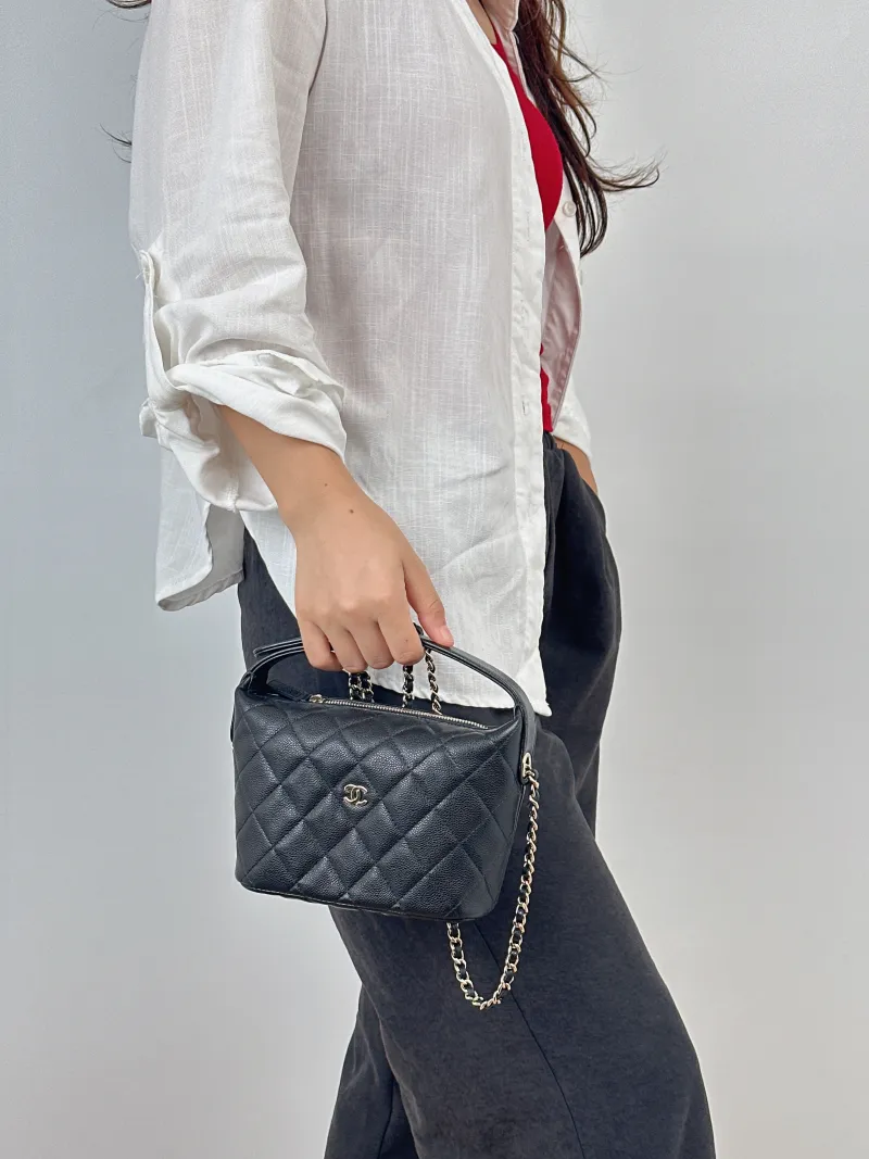 Chanel Crossbody Bag25c Vanity Case Bag Black Grained Calfskin One Size19 × 6 × 12.5 cm — on-model view 2 of 2