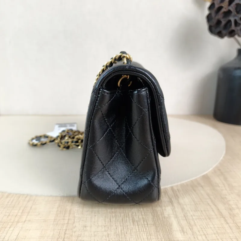 Chanel Crossbody Bag Classic Flap Mini CF Mini Black with Gold-Tone Hardware SL ambskinmini17 × 8 × 13.5 cm — detail view 4 of 12