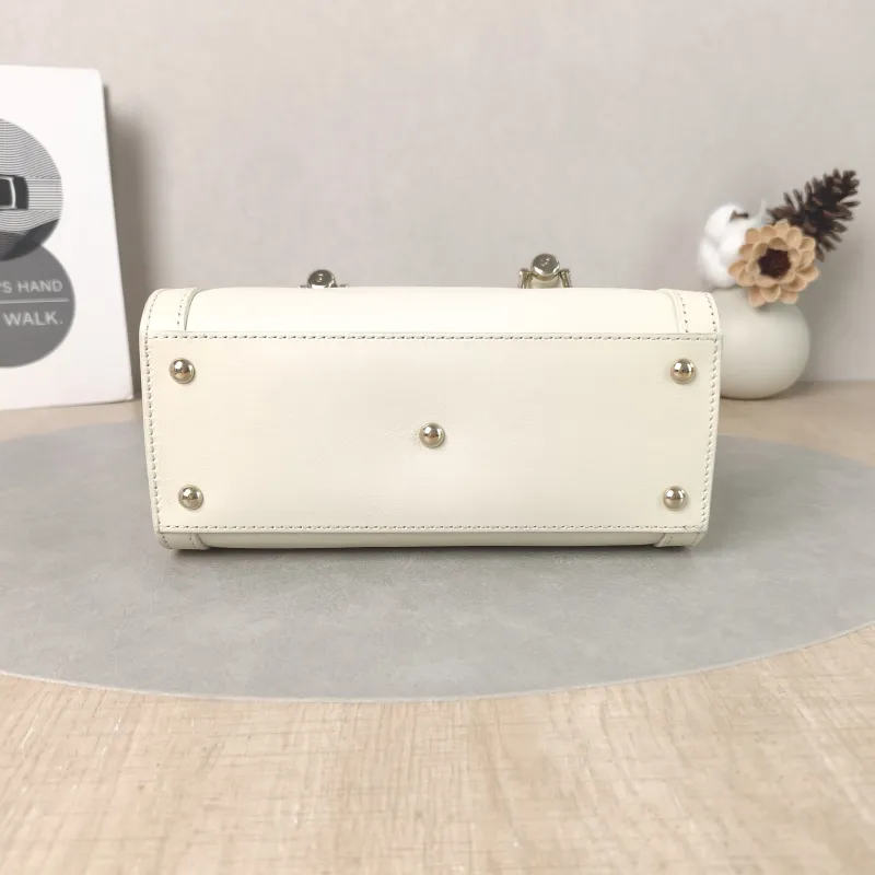 GUCCI Top Handle Bag Diana Top Handle Bag White Calfskin One Size20 × 9.5 × 16 cm — cover view 2 of 5