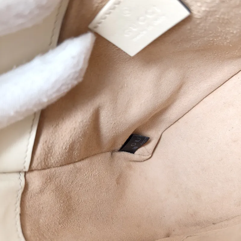 GUCCI Crossbody Bag GG Marmont Marmont White Calfskinmini21 × 8 × 15.5 cm — detail view 8 of 15